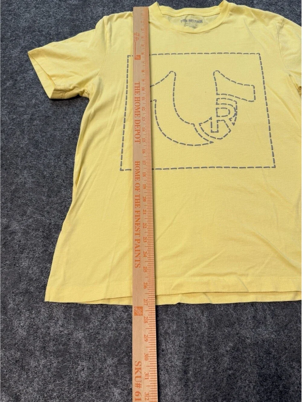 True Religion yellow horseshoe logo graphic T-shirt men’s medium cotton